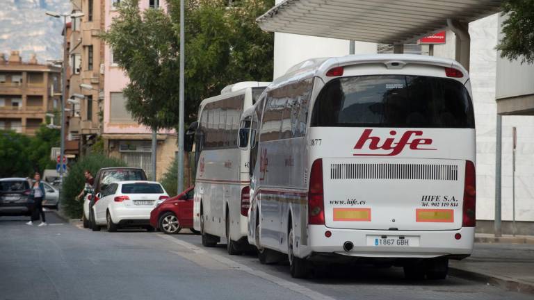 Autobuses Hife en Tortosa. Foto: Joan Revillas