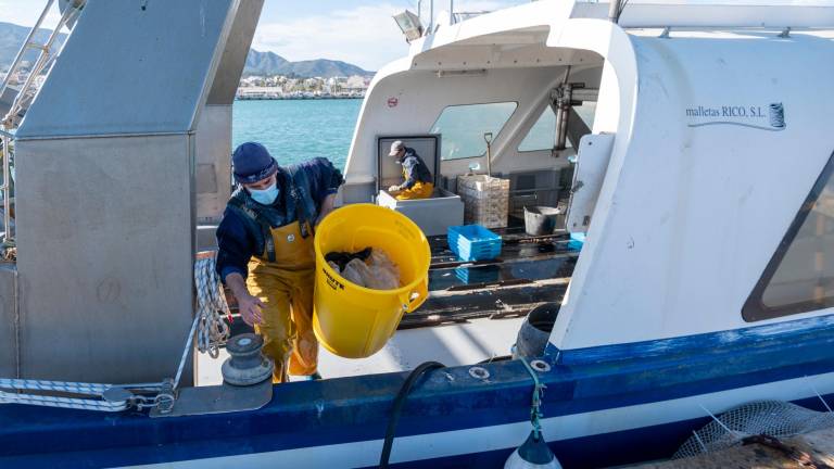 Imagen de un pescador de La Ràpita. Foto: Joan Revillas