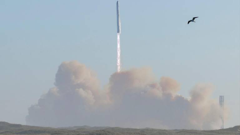 La nave espacial Starship sufrió un desmontaje rápido e imprevisto durante su ascenso. Foto: EFE