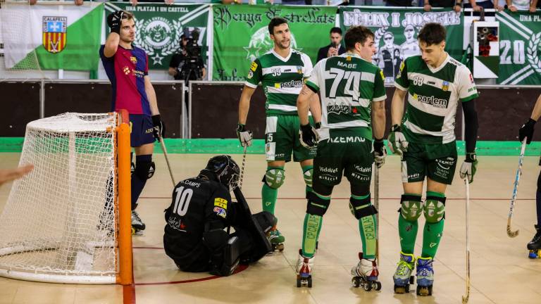 Los jugadores del CP Calafell, en una acción del partido disputado en el Joan Ortoll. Foto: Àngel Ullate