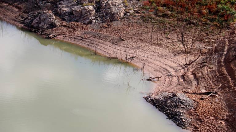 Imatge del pantà de Siurana, la setmana passada, quan estava a tan sols al 0,6% de la seva capacitat. FOTO: ACN