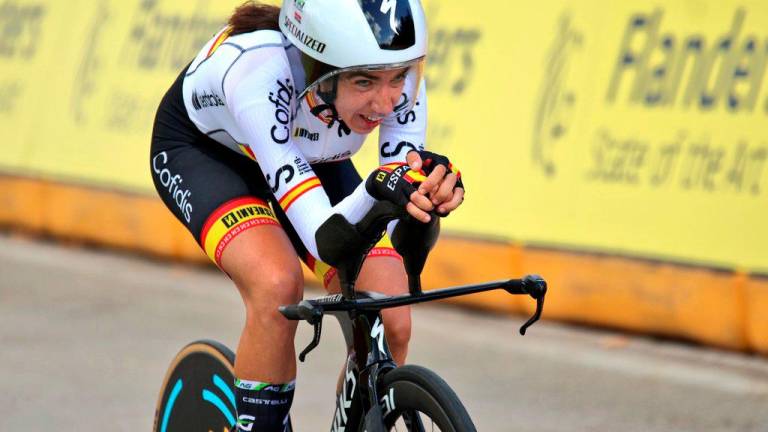 Mireia Benito durante su participación en la carrera de contrarreloj de los Europeos. Foto: Federación Española de Ciclismo