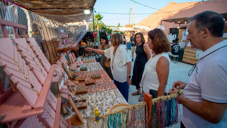 El mercado de artesanía es otra de las opciones. Foto: Marc Bosch