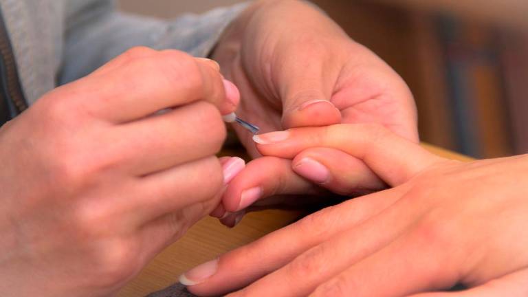 $!El Clean Nails es una manicura completa que empieza por la limpieza en el área de cutículas. FOTO: PIXABAY