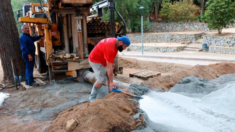 En Riudecanyes, este verano se hicieron tareas para comprobar si había agua en el subsuelo. FOTO: ACN