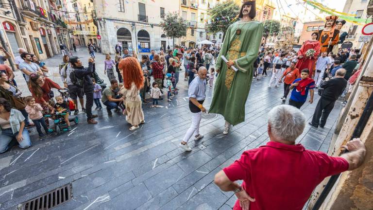 Los elementos folklóricos recorrieron diversas calles de la Part Alta. Foto: Àngel Ullate