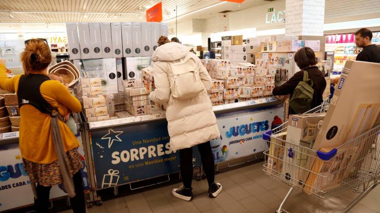 $!Locura y largas colas en Tarragona por los juguetes de Navidad de Aldi