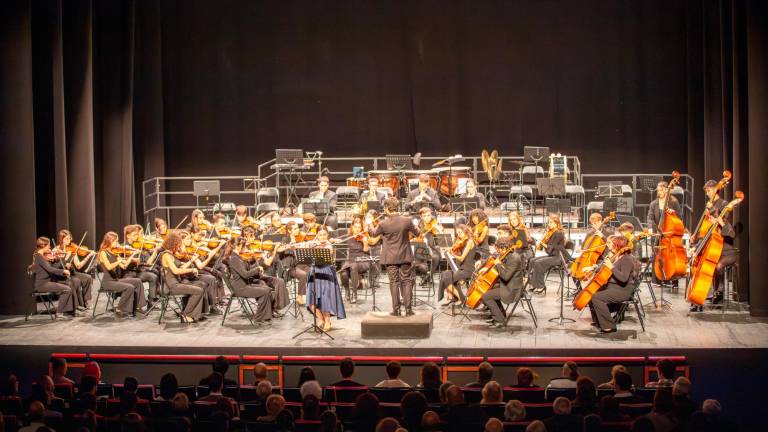 $!La Jove Orquestra InterComarcal interpretó ayer el Concert de Nadal en Tarragona. Hoy presenta el repertorio en Vila-seca. FOTO: MARC BOSCH