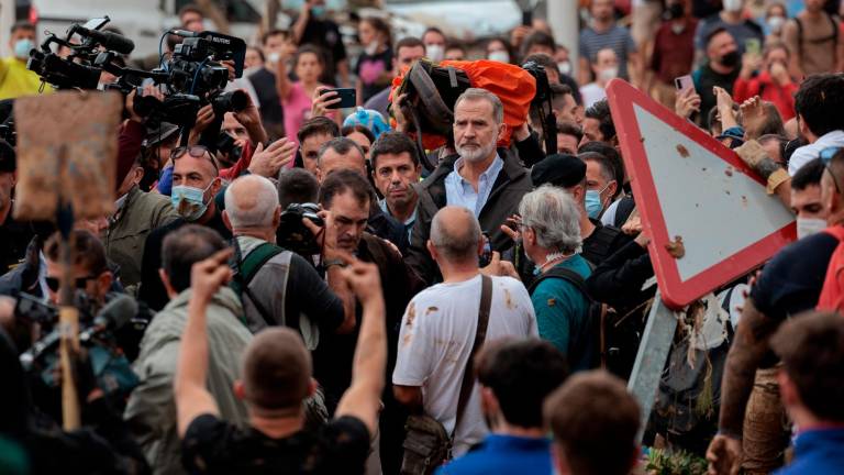 También se encontraban el presidente del Gobierno, Pedro Sánchez, y el president de la Generalitat, Carlos Mazón. Foto: EFE