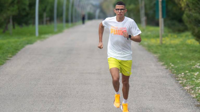 Yassine Ouhdadi, en la Via Verda entre Tortosa y Roquetes. Foto: Joan Revillas