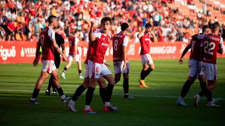 Ander Gorostidi celebra el primer gol del Nàstic ante Osasuna Promesas. foto: Marc Bosch