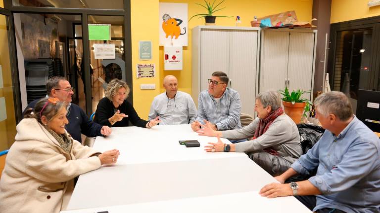 La junta del nuevo movimiento vecinal se reunió ayer por la tarde en el Centre Cívic de Vilafortuny. Foto: Alba Mariné