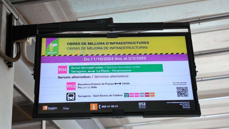 $!Información del corte de vías, en la estación de Reus. FOTO: Alba Mariné