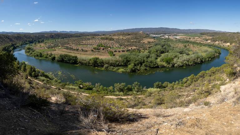 Imatge panoràmica del meandre del riu Ebre a Flix, al nord de la Ribera d’Ebre. Foto: Joan Revillas
