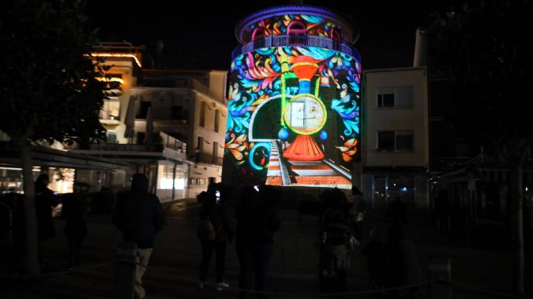 Las próximas proyecciones serán el día 2 y 4 en la Torre del Port y el día 3 en la Plaça de la Vila de Cambrils. Foto: Alba Mariné