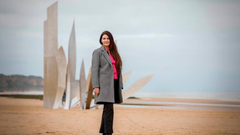 Rosario Raro en Omaha Beach, en Francia, el abril pasado. Foto: Javier Ocaña/Planeta