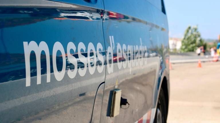 Imagen de archivo del lateral de un coche de los Mossos d’Esquadra. Foto: ACN