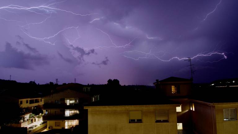 Las comarcas del Ebre seguirán con la alerta de peligro por lluvias. Foto: Joan Revillas