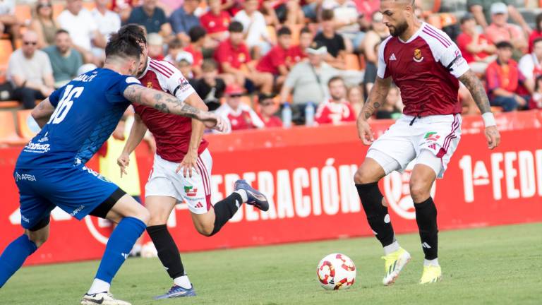 Antoñín Cortés tuvo la ocasión más clara en el partido ante el Sestao. foto: joan baseda/nàstic