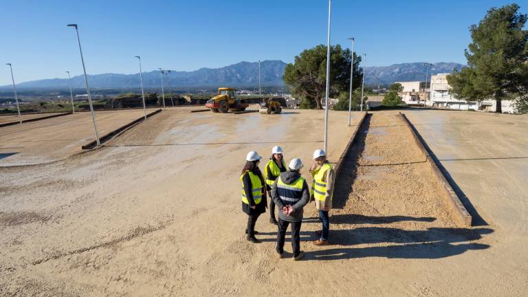 Les obres per fer l’aparcament al solar vora el fortí d’Orleans avancen a bon ritme. Foto: J. Revillas