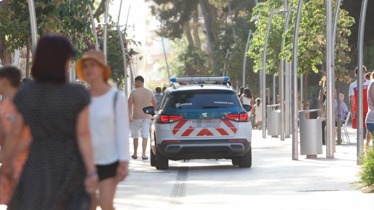 Imagen de un coche de los Mossos d’Esquadra en Salou. Foto: Alba Mariné