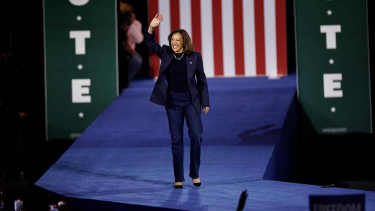 Harris, durante su último mitin final de campaña celebrado en East Lansing. foto: efe