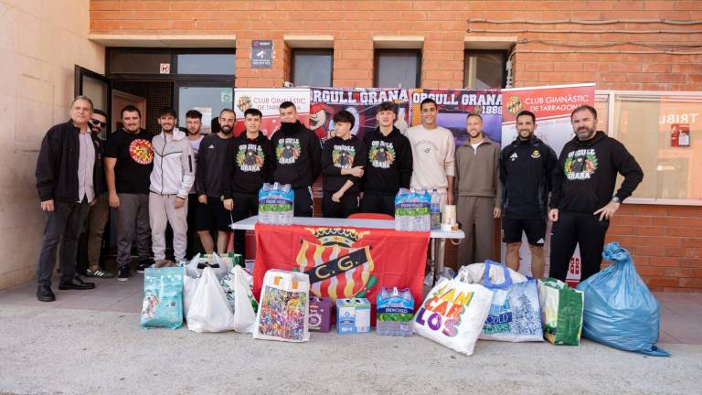 El punto de recogida organizado por el Nàstic y Orgull Grana en el Nou Estadi. Foto: Àngel Ullate