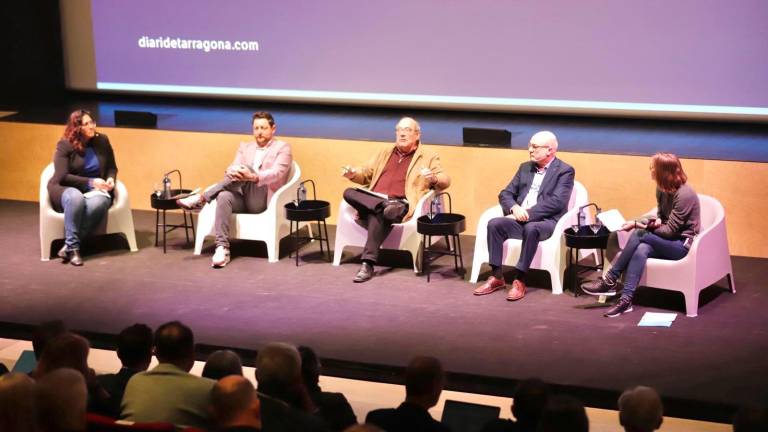 Ponentes de la primera mesa de redonda de la jornada que se celebra en el Celler de Vila-seca. Foto: Marc Bosch