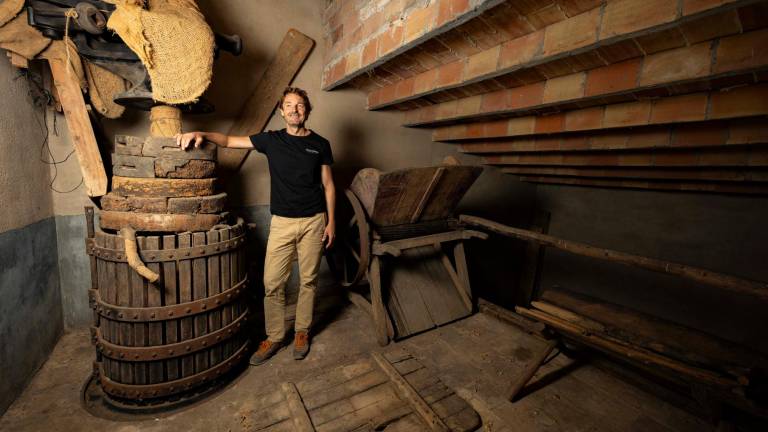 $!Los vinos de Can Sumoi se crían ahora en el Ordal. El proyecto contempla vinificar en las antiguas instalaciones de la finca. FOTO: ÀNGEL ULLATE