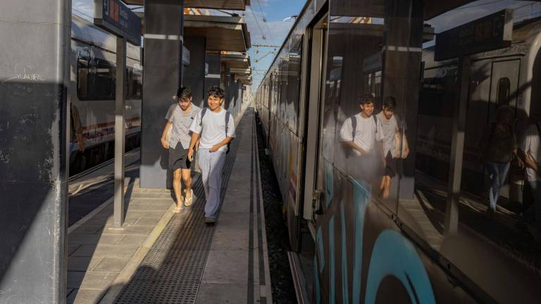 Uno de los andenes de la estación de Sant Vicenç de Calders. Foto: Àngel Ullate