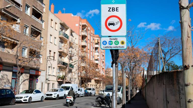 Reus ja ha desplegat els cartells de la Zona de Baixes Emissions. FOTO: Alba Mariné