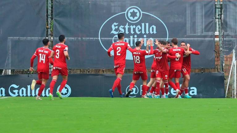 Los jugadores del Nàstic celebran el gol de Pablo Fernández ante el Celta Fortuna. FOTO: CELTA FORTUNA