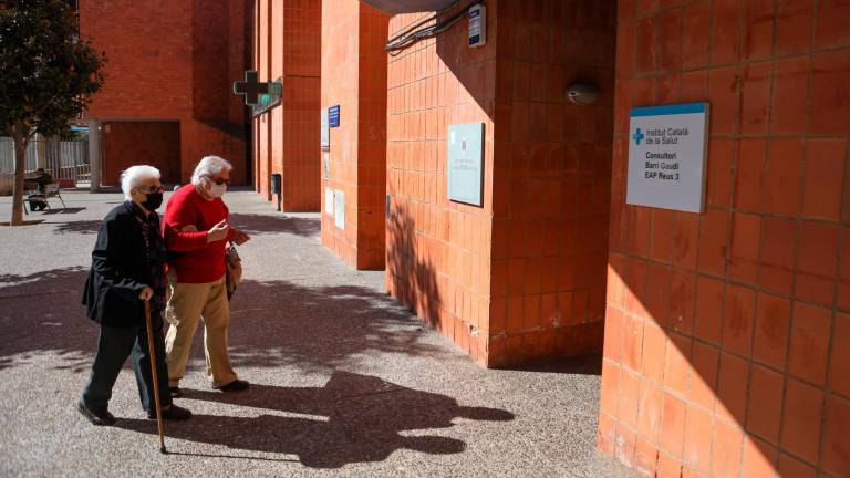 El aspecto que muestra actualmente la entrada al dispensario médico del barrio Gaudí, que vuelve a estar activo desde el 9 de enero. Foto: Alba Mariné
