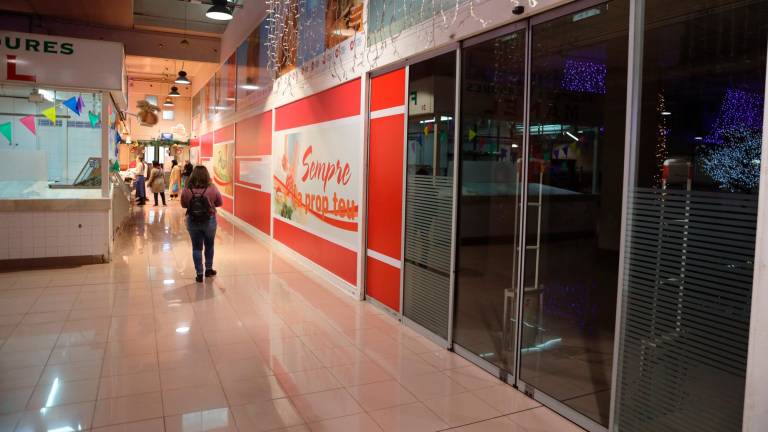 El lugar que ocupó el supermercado Spar hasta 2016 será una sala polivalente. Foto: Alba Mariné