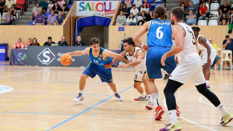 Emilio Martínez, en una acción durante la jornada inaugural de liga ante el UPB Gandia. foto: alba mariné