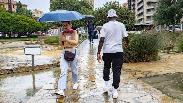 Lluvia en la Plaça Imperial Tàrraco de Tarragona. Foto: Àngel Ullate