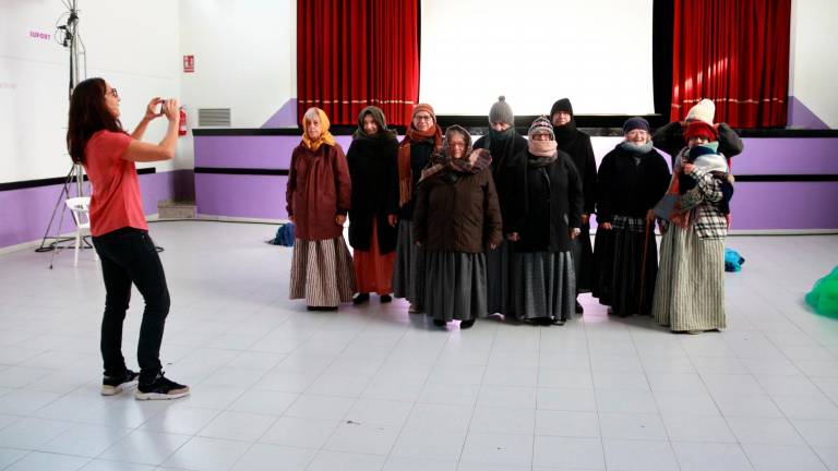 Tenen més de 65 anys i són veïns de Santa Bàrbara. Foto: ACN