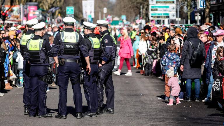 Policía durante el Carnaval de Alemania. Foto: EFE