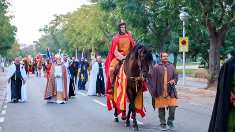 El Rei Jaume I liderando el desfile de representación de la salida hacia Mallorca. foto: Alba Mariné