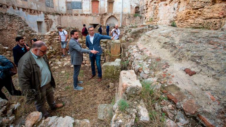 Viñuales, con el director del Museu d’Història. Foto: Marc Bosch/DT