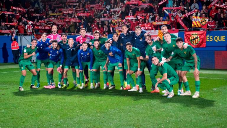 Los jugadores granas celebran la conquista del Johan Cruyff. FOTO: nàstic