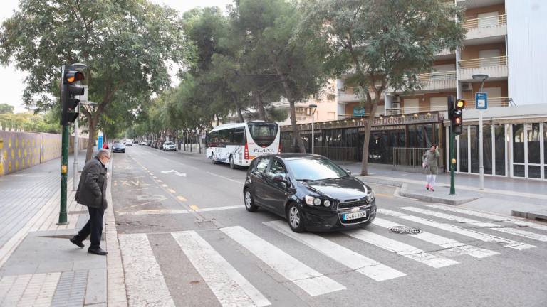 La peatonalización de un nuevo tramo de la avenida Carles Buïgas se hará tras el cierre de la temporada alta de turismo. Foto: Alba Mariné