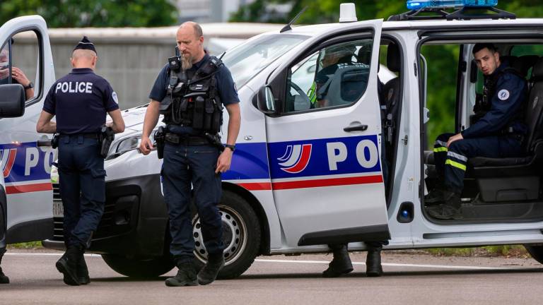 $!Dos gendarmes franceses. Foto: EFE