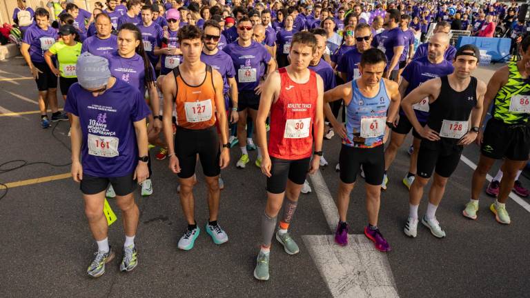 Momentos antes de iniciarse la prueba contra el cáncer de páncreas, en el Km 0 del Port de Tarragona. FOTO: Àngel Ullate