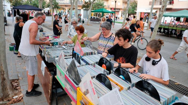 Coleccionar vinilos vuelve a ser tendencia, cada año se buscan más; todo un regreso en el tiempo. Es un clásico. Foto: Alba Mariné