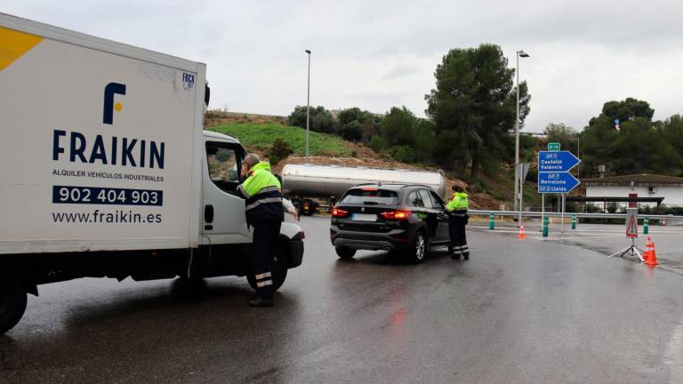 Imagen de los Mossos d’Esquadra realizando un corte de carretera este miércoles. Foto: ACN