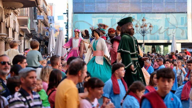 Les cinc parelles dels gegants de Reus i la Mulassa han sigut els amfitrions de la XXIII Trobada de Gegants. FOTO: Alba Mariné