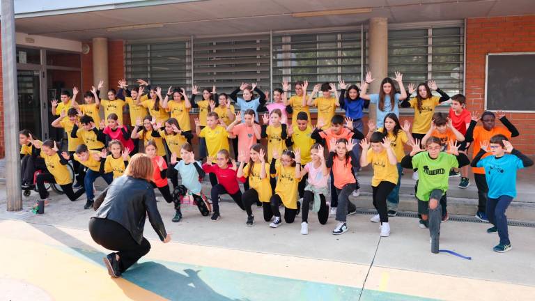 $!El cor de l’escola, Alberichor, durant la inauguració de la cuina. FOTO: Alba Mariné