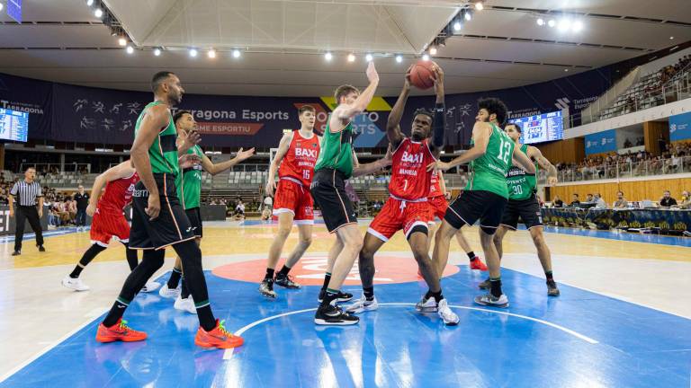 Manresa y Joventut ofrecieron un duelo de mucha defensa e intensidad en el segundo partido de la jornada. foto: àngel ullate