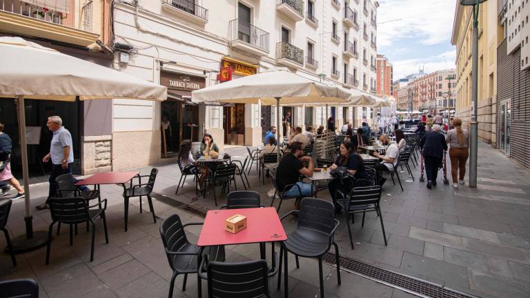 La ordenanza pretende poner orden en algunos puntos calientes, como la calle Lleida. Foto: Àngel Ullate